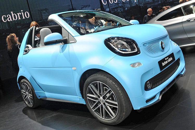 Smart hat das beliebte Fortwo-Cabriolet neu aufgelegt. Mit dem Tritop-Faltverdeck lässt es sich selbst bei Höchstgeschwindigkeit innerhalb von zwölf Sekunden öffnen. (zm/dpp-AutoReporter)