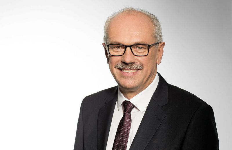 Wilhelm Rehm, Vorstand der ZF Friedrichshafen AG und Vorsitzender des Fachverbands Antriebstechnik im VDMA: „Der Markt fordert nicht nur mechanische Antriebstechnik, sondern vielmehr intelligente mechatronische Systeme. Das bedeutet, dass klassische mechanische Produkte immer stärker mit Intelligenz angereichert werden müssen.“ (andreas pohlmann)