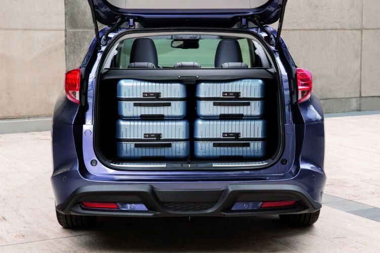 Mit einem Kofferraumvolumen von 624 Litern schluckt er locker vier große Koffer. (Foto: Honda)