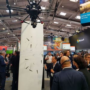 Microsoft  Microsoft und die BMW Group kündigten auf der Hannover Messe eine neue Initiative für die Fertigungsindustrie an: eine Open Manufacturing Platform (OMP) soll schnellere und kostengünstigere Innovationen in der Fertigungsindustrie ermöglichen und die Entwicklung von Smart-Factory-Lösungen vorantreiben. Mehr Informationen unter www.microsoft.de (Bild:  Vogel Communications Group)