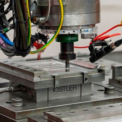 Wer hätte gedacht, dass man Schweißprozessen ihre Qualität quasi anhören kann?! So geschehen für das Rührreibschweißen von Aluminiumlegierungen, mit dem sich Forscher aus Ilmenau erfolgreich beschäftigen ... (Bild: Fraunhofer-IDMT)