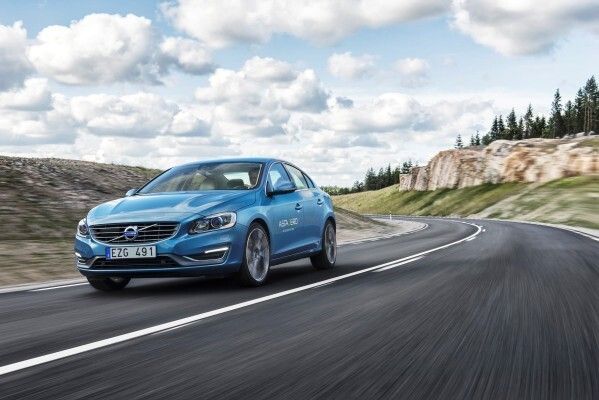 Im Testzentrum AstaZero lassen sich alle typischen, alltäglichen Verkehrssituationen darstellen, z.B. eine Fahrt auf der Landstraße. (Bild: VOLVO)