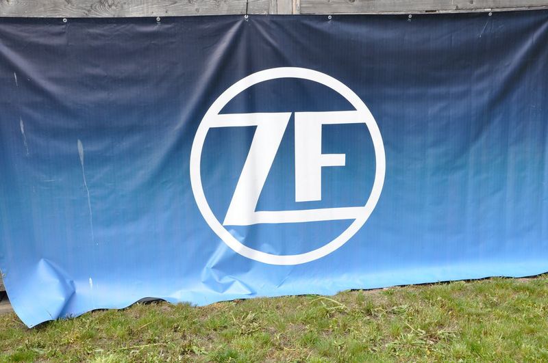 Hauptsponsor ist seit dem Start vor 20 Jahren der Automobilzulieferer Sachs, und nach dessen Aufgehen im ZF-Konzern eben ZF. Weil aber der Begriff „Sachs“ in der Region tief verwurzelt ist, blieb der Namen der Rallye unverändert. (Grimm/»kfz-betrieb«)
