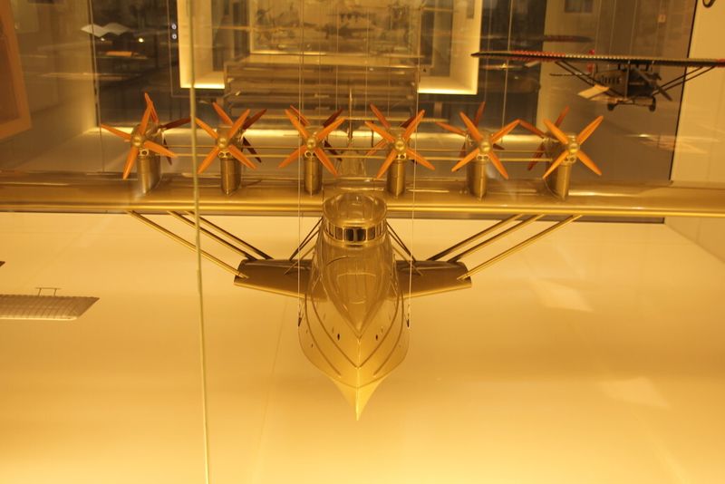 Impressionen in und rund ums Dornier-Museum zu Friedrichshafen....Von Alpha-Jet (fast) bis Zeppelin... (Königsreuther)