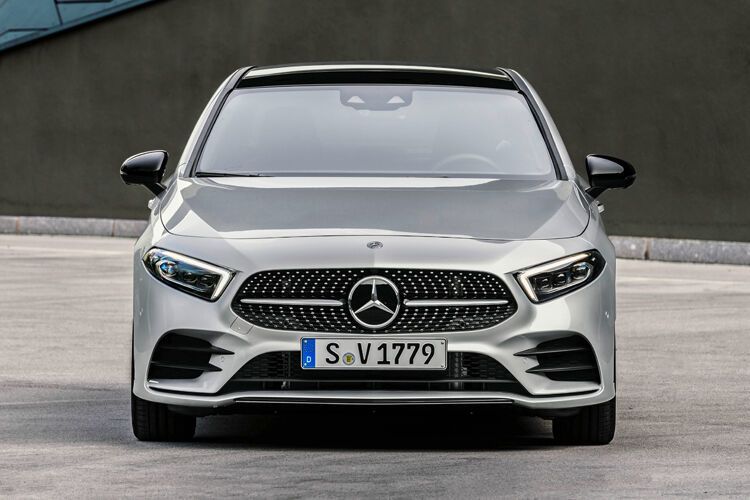 Zur Einfühurng stehen ein 1,5-Liter-Diesel und ein 1,3-Liter-Turbobenziner zur Verfügung. (Daimler)