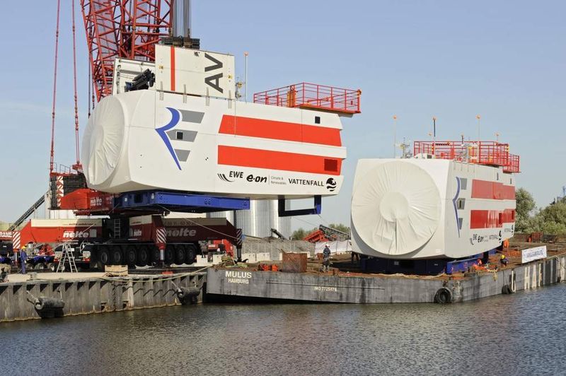 Verladung alpha ventus Maschinenhäuser der REpower Systems AG in Bremerhaven.  (Foto: Jan Oelker)