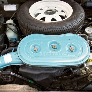 Die Subaru-L-Serie wurde zuerst von einem 1,1- oder 1,4-Liter-Vierzylinder-Boxermotor in Leichtmetallbauweise mit zentraler Nockenwelle angetrieben, der später auf 1,8 Liter vergrößert wurde. Die Kraftübertragung übernahm ein Vier- oder Fünfgang-Schaltgetriebe, später auf Wunsch auch eine Dreigangautomatik.(Bild:  Subaru)