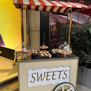 Bei der Verpflegung konnten sicher viele Besucher nicht nein sagen.(Bild:  Autohaus König)