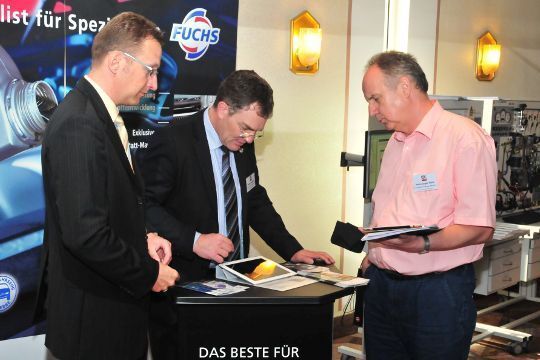 ... bei Fuchs Europe über neueste Trends bei Schmierstoffen... (Archiv: Vogel Business Media)