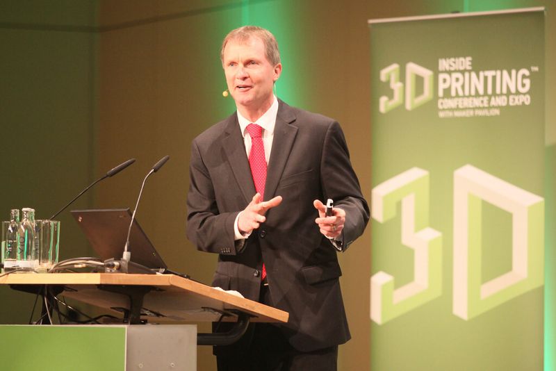 Als der 3D-Druck-Experte Terry Wohlers in der Eröffnungs-Keynote das Auditorium fragte, wer neu in dem Thema sei, hob rund ein Drittel des Publikums die Hand. (Bild: Scott Davidson)