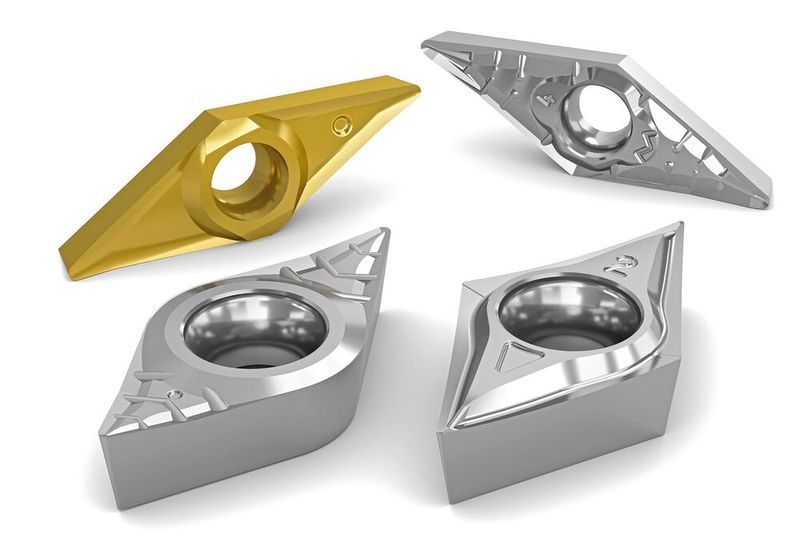 Für besondere Aufgaben und Werkstoffe zeigen die sogenannten hochpositiven Wendeschneidplatten von Arno Werkzeuge beste Ergebnisse. Seit den 1990er-Jahren werden Wendeschneidplatten im eigenen Haus entwickelt, geschliffen und verrundet. (Bild: Arno)