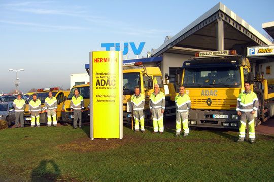 Praktischerweise nutzt Hermann den firmeneigenen ADAC-Abschleppdienst fürs Versetzen der zu Werbezwecken gekippten oder hochgezogenen Fahrzeuge. (Archiv: Vogel Business Media)