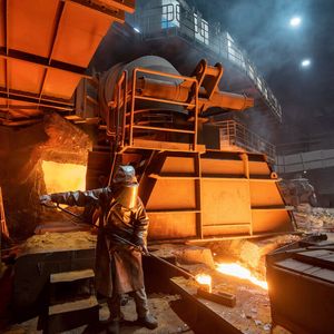 The SIP results in a significant increase in the efficiency of the manufacture of pig iron; it saves costs amounting to several million Euros every year on blast furnace 1 in Schwelgern and has therefore paid for itself in less than 2 years of operation. The annual CO2 savings amount to well over 100,000 tonnes.(Source:  thyssenkrupp At.Pro Tec)