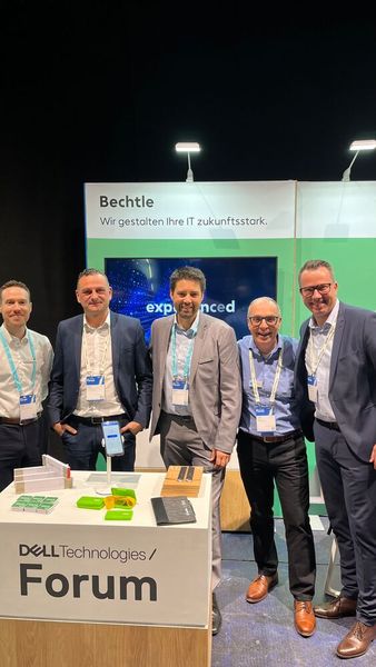 Bechtle und Dell sind ein starkes Team: (v. l.) J. Kneisel, K. Gabrilovic (Dell), P. Balle (Bechtle), L. Bauer (Dell), J. Dean (Bild: Vogel IT-Medien GmbH)