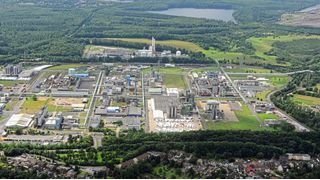 Unsere Chemie soll grüner werden: Die Chemieparks (wie hier Knapsack in Hürth, bei Köln) könnten eine zentrale Rolle bei der Suche nach nachhaltige(re)n Produktionskonzepten spielen. (Bild: Yncoris)