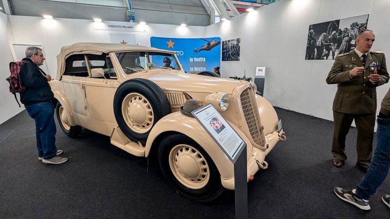 Analog bei uns präsentierten sich auf Oldtimermessen auch Behörden wie hier das italienische Militär... (Bild: Dominsky )