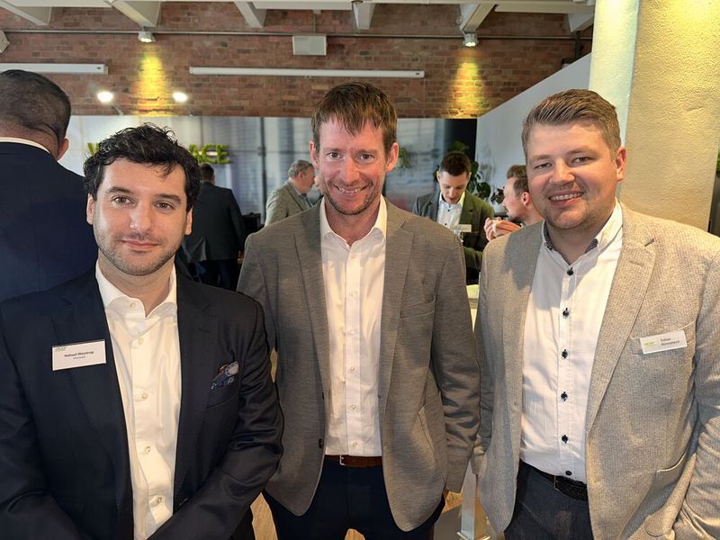 (v. l.) Nahuel Waintrop (Microsoft) mit Robert Perenz und Tobias Rönnebeck (ACER). (Bild: Vogel IT-Medien GmbH)
