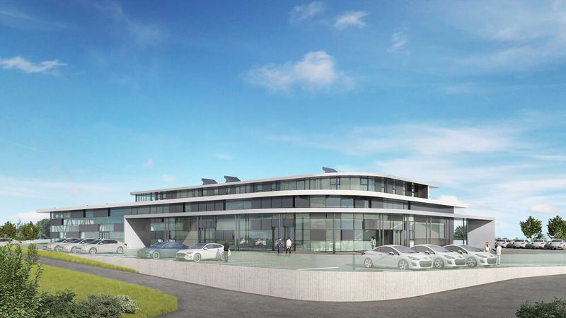 Im Autohaus stehen den Kunden kleine Büros für Mobile Office zur Verfügung. Die Mitarbeiter können ihre Pausen auf der Dachterrasse mit Blick in die Berge verbringen. (Bild: Auto Pirnbacher)