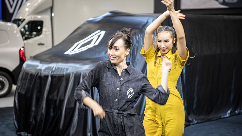 Renault machte zum Auftakt neben den Modellen ordentlich Show. (Bild: Hannover Messe)