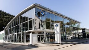 Das Autohaus Widmann + Winterholler hat den Standort Füssen nach dem Retail-Next-Konzept von BMW umgebaut. (Bild: Widmann + Winterholler)