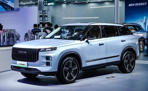 Jaecoo 7, ein SUV für eine jüngere Zielgruppe, erhältlich als Benziner oder Plug-in-Hybrid.(Bild:  Autoren-Union Mobilität)