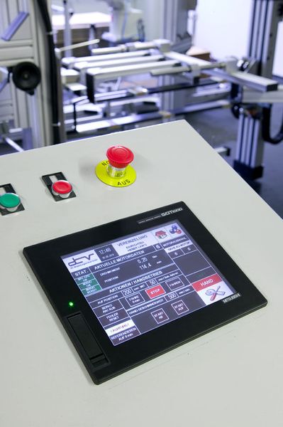 Die touch-screen-konforme Bedienung der Anlage erfolgt über ein HMI der GOT Serie.  (Bild: Mitsubishi Electric)
