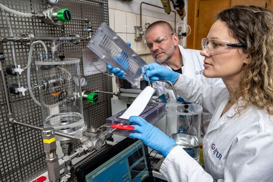 Die Kombination aus In-situ-Laugung und Membrane Mining entstand im Labor der TU Freiberg.(Bild:  Audi)