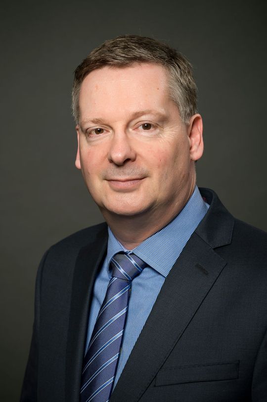 Als Head of IoT DACH bei Flexera Software unterstützt Manfred Bauer Hardware- und Softwarehersteller bei der Digitalisierung und der Umsetzung Ihrer Business Modelle im Umfeld Internet of Things mit dem Schwerpunkt Software-Monetarisierung. Dabei kann er auf tiefgreifende Branchenerfahrung während seiner leitenden Positionen im Vertrieb von Siemens, Compaq Computer, Microsoft und Cisco Systems zurückgreifen.(Bild:  Flexera)