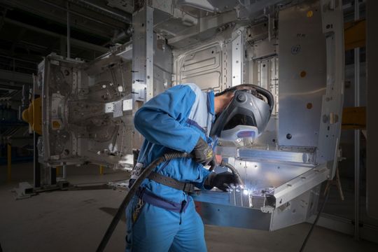 (Karosseriefertigung Rolls-Royce Automobile. Bildquelle: BMW)