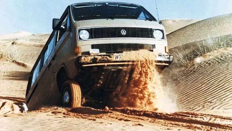 Kurz bevor der Motor seinen Geist aufgab, verkaufte ein Händler teuer einen VW Transporter. Das kam ihn letztendlich selbst teuer zu stehen.(Bild:  Volkswagen AG)