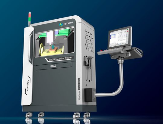Hexagon bietet jetzt weltweit eine virtuelle Schulungsmöglichkeit namens „HxGN“ Machine Trainer. Per digitalem Zwilling könne man dem Fachkräftemangel begegnen und Schulungen an vielen bekannten Werkzeugmaschinen durchführen, ohne das teure Material zu gefährden.(Bild:  Hexagon)