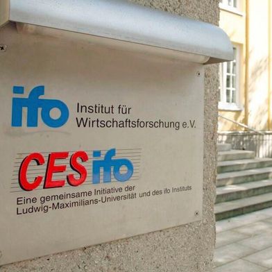 Wie das Münchener Ifo-Institut ermittelt hat, steht der Zeiger des Jobbarometers eher auf Surm. Doch man muss auch wissen, wie man die Daten mit Blick auf die Vergangenheit beurteilen sollte ... (Bild: Ifo-Institut)