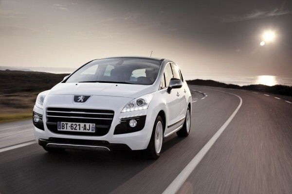 Der Peugeot 3008 HYbrid4 - das weltweit erste Sereinfahrzeug mit Full-Hybrid-Diesel (Peugeot)
