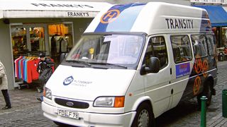 Schon in den Neunzigerjahren war der vom Autohaus Sorg entwickelte Bürgerbus Transity in Fulda unterwegs. (Bild: Autohaus Sorg)