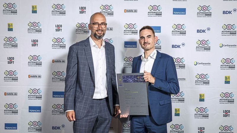 Das Autohaus Kummich gehörte beim Automotive Business Award 2023 zu den Gewinnern in der Kategorie Vertrieb. Das Familienunternehmen setzt auf eine breite Markenauswahl: von Fiat, Alfa Romeo und Abarth über Jeep und RAM bis Mazda, Hyundai und Honda sowie auf ein breites Mobilitätsportfolio: vom Auto über Roller bis hin zu Wohnmobilen und Nutzfahrzeugen. (Bild: Stefan Bausewein)