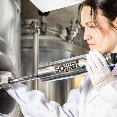 Die intelligenten Systeme von Sopat nutzen eine fotooptische, bildbasierte Inline-Technologie, um Partikel, Tropfen und Blasen in Echtzeit direkt im laufenden Prozess ohne Zeitverzögerung zu analysieren. (Bild: Endress+Hauser)