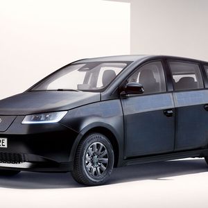 Das Münchener Unternehmen Sono Motors zeigte jüngst auf einer Veranstaltung das finale Design des Sion. (Bild:  Sono Motors/ MARTIN MEINERS PHOTOGRAPHY)