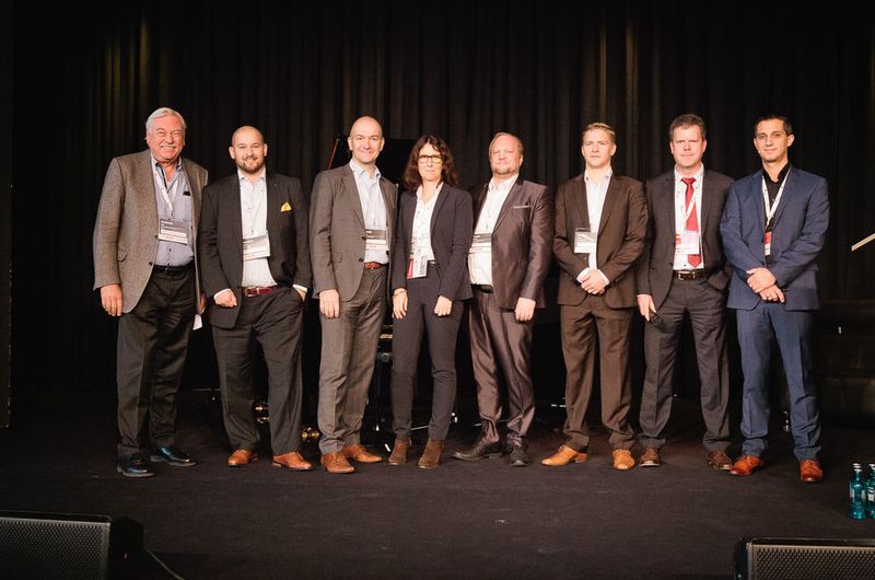 Vorstellung des Kompetenzteams Managed Services bestehend aus Autotask, C-Entron, GFK, Kaseya, Solarwinds/acmeo sowie Stein Software (v. l.): Hartmuth Stein (stein software), Francesco Dibartolo (Solarwinds), Gerald Geis (Kaseya), Margret Woiwode (GfK), Volker Lehnert (c-entron), Steffen Vogt (Autotask) sowie Torsten Struß und Miguel Rodriguez (beide SYNAXON AG) (Astrid Piethan)