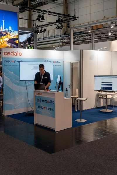 Cedalo ist verantwortlich für Eclipse Streamsheets und den Eclipse Mosquitto MQTT Broker. Bei den Streamsheets handelt es sich um vollständig verbundene, serverbasierte Tabellen, die nicht nur Sensoren und Maschinen, sondern auch Apps und Websites verbinden. Das Unternehmen verspricht eine vollständige Unterstützung aller gängigen IoT-Protokolle wie MQTT, OPC UA, REST und Kafka, wodurch die Protokollkonvertierung und Synchronisierung von Datenströmen aber auch die Edge-Cloud-Konnektivität vereinfacht werden soll. (Bild: Vogel Communications Group)