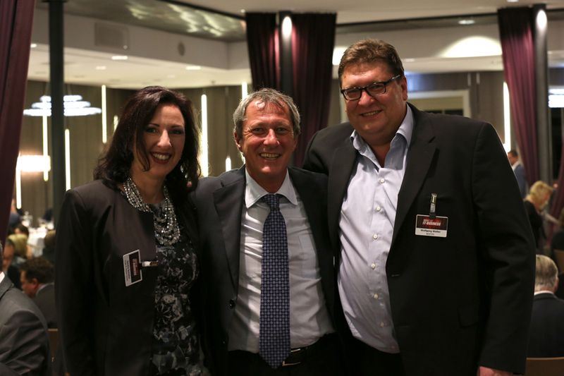 Sandra Schüller, eGovernment Computing, mit Hans Selzle, Online-USV, und Wolfgang Walter, Boston (IT-BUSINESS)