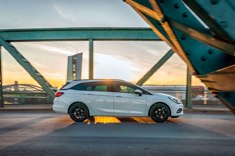 Während andere Hersteller ihre Kombis zugunsten der SUVs einstellen, hält Opel seinen Sports Tourer im Programm. (Opel)