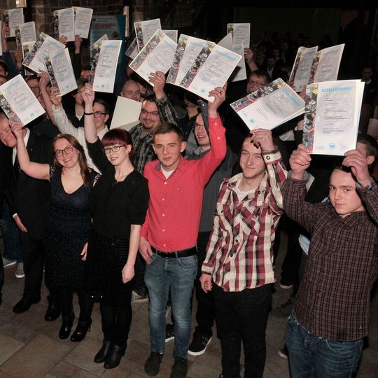 Geschafft: In zahlreichen Innungen wie bei der Kfz-Innung Südthüringen feiern Junggesellinnen und Junggesellen ihre bestandene Prüfung. (Zietz)