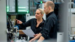 Elektronikprojekte neu denken: Heutzutage, in einem zunehmend raueren Geschäftsumfeld, können Interdisziplinarität und echte Nähe zu Erfolgsfaktoren darstellen. (Bild: FSM AG)