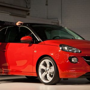 Opel-Interims-Chef Thomas Sedran setzt große Hoffnungen in den „Adam“, der ab Januar in den Handel kommen soll.(Foto:  Opel)