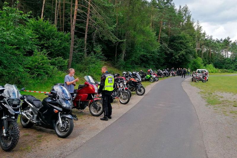 Oberhalb des Spessartortes Frammersbach trafen sich die Teilnehmer zu einem der Highlights des Motorradwochenendes. (Bild: Dotzler, Dominsky, Lacher, Maderner, Michel, Rosenow, Schweitzer/»kfz-betrieb“)