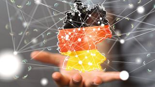 Produzierende Unternehmen bewerteten den Standort Deutschland in einer aktuellen Befragung lediglich mit einer Schulnote 3,3.  (Bild: vegefox.com - stock.adobe.com)