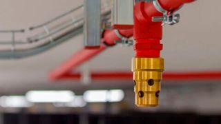 Durchdachte Planung und regelmäßige Wartung können das Brandrisiko in Rechenzentren deutlich reduzieren. (Bild: High Knowledge)