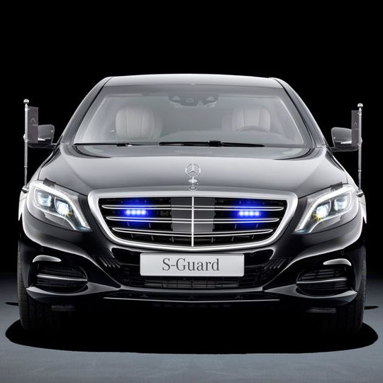 Einige deutsche Spitzenpolitiker setzen bei ihren Dienstwägen auf gepanzerte Fahrzeuge.(Foto:  Daimler)