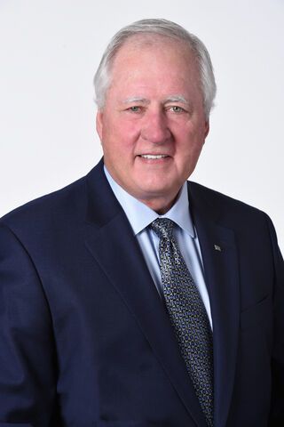 Der derzeitige Executive Chairman von Fluor, Alan Boeckmann, wird im Mai 2022 nicht zur Wiederwahl antreten. Boeckmann war von 2002 bis 2011 CEO und Chairman von Fluor  und seit 2012 Non-Executive Chairman. (Business Wire)