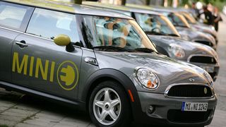 BMW Group und Vattenfall starten neues Forschungsprojekt zur Zweitverwendung von Hochvoltspeichern aus Elektrofahrzeugen. (BMW)